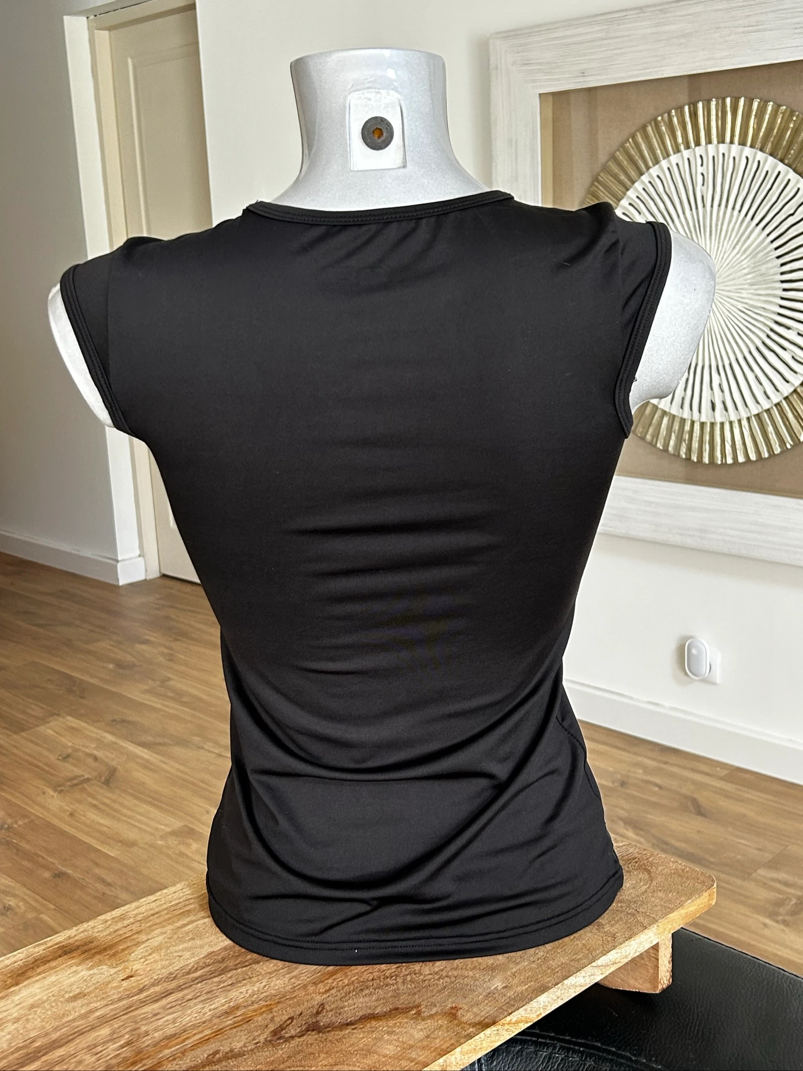 Black technical sport top with gold detail – Size S – photo 2